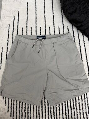 Abercrombie & Fitch Men’s Light Gray Athletic Drawstring Shorts